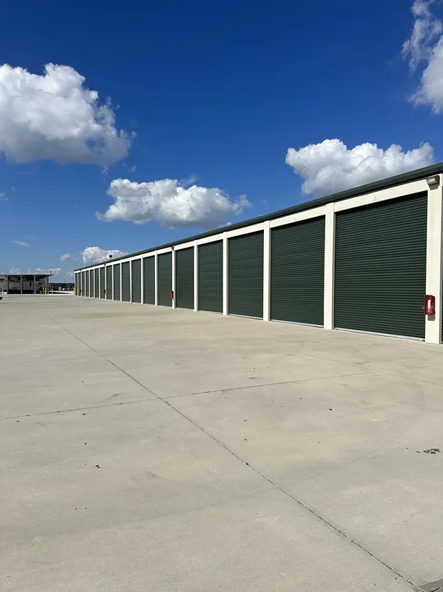 Large enclosed storage unit options Riverview